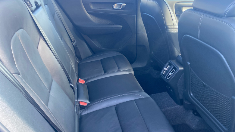 Volvo XC40 2.0 B4P Ultra Dark 5dr Auto Petrol Estate